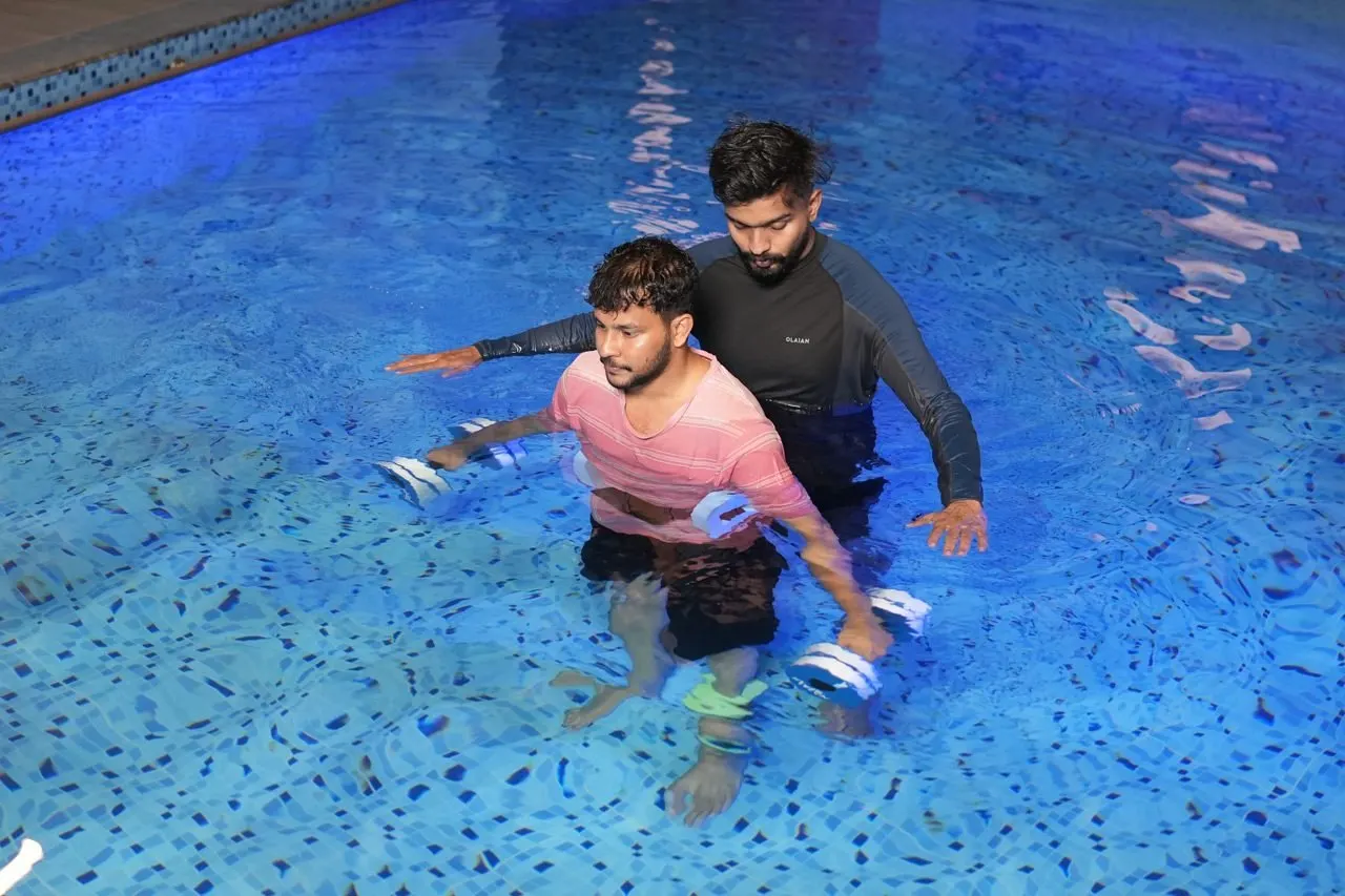 Aquatic therapy in the hydrotherapy pool